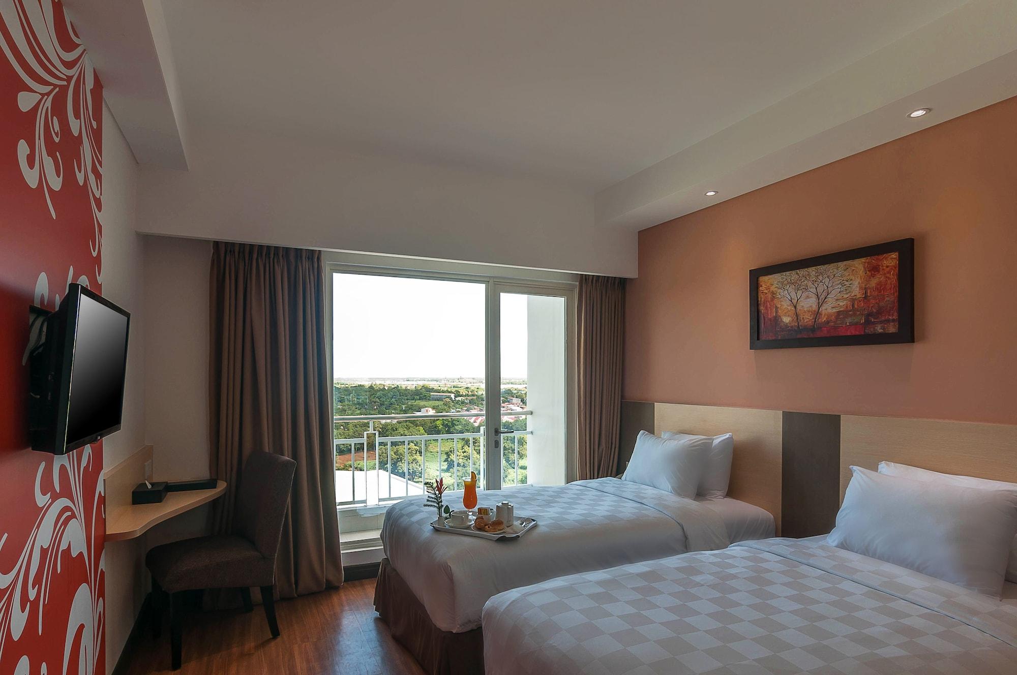 Dalton Hotel Makassar Exterior photo