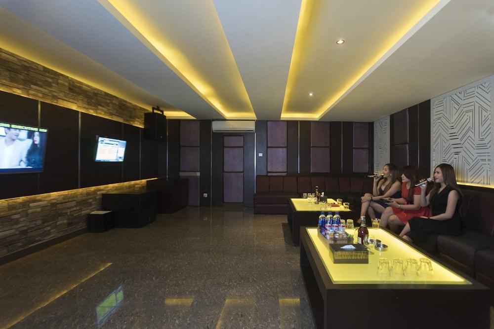 Dalton Hotel Makassar Exterior photo
