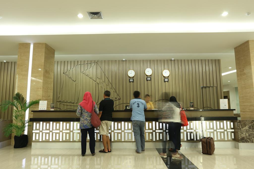 Dalton Hotel Makassar Exterior photo