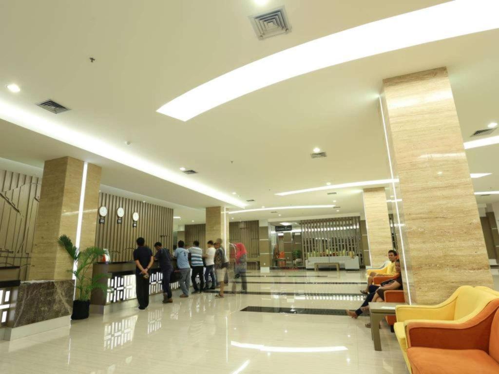Dalton Hotel Makassar Exterior photo