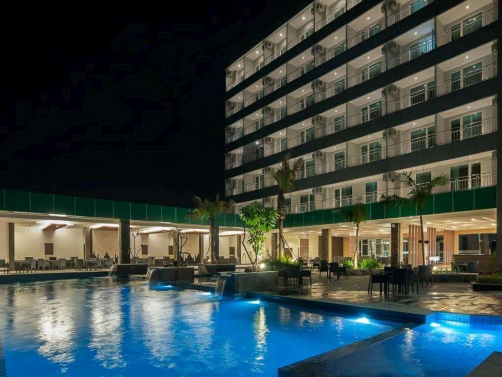 Dalton Hotel Makassar Exterior photo
