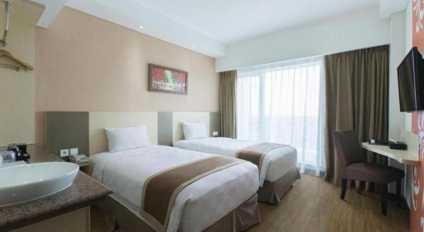 Dalton Hotel Makassar Exterior photo