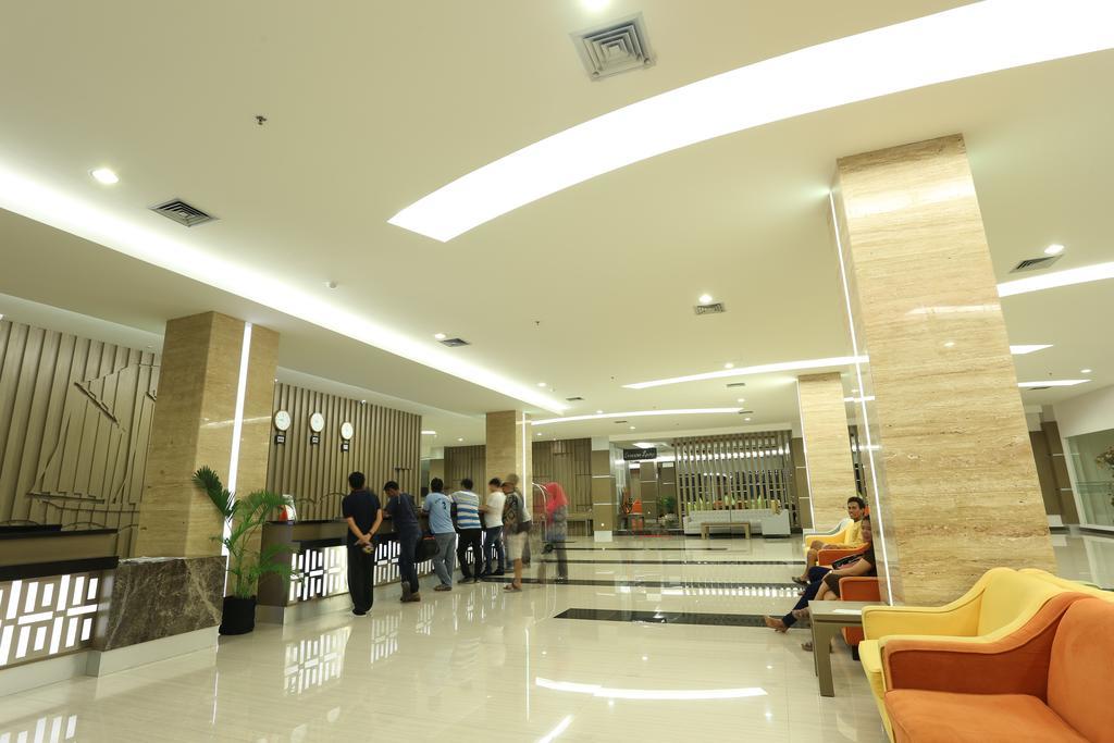 Dalton Hotel Makassar Exterior photo