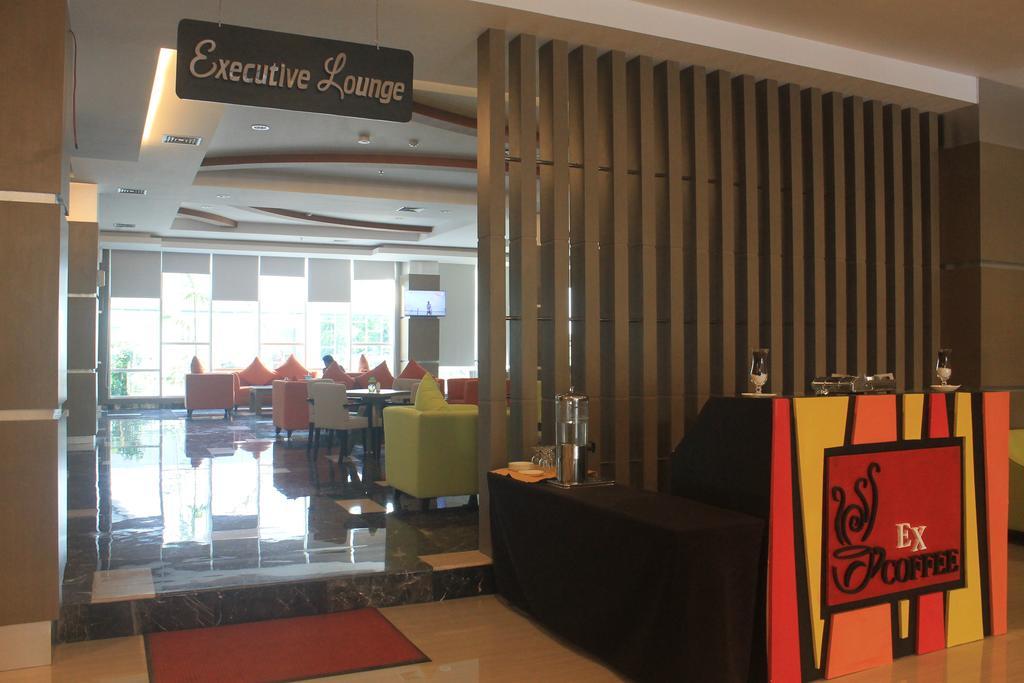 Dalton Hotel Makassar Exterior photo