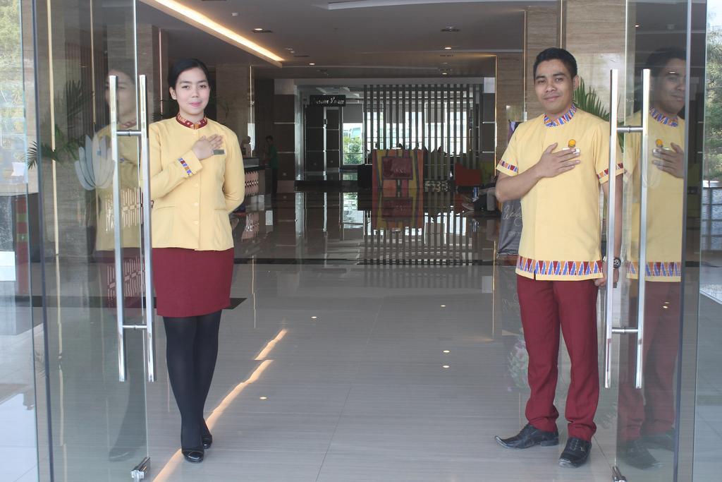 Dalton Hotel Makassar Exterior photo
